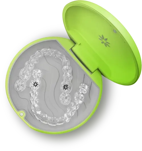 อุปกรณ์จัดฟันใส Invisalign และกล่อง จากผู้ผลิต